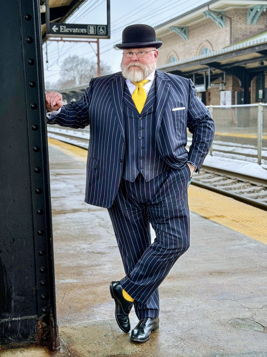 TheBigSartorial's tweet photo. Vertical stripes somehow making me look wider and shorter since 1988  #newyork #newyorkfashion #mensfashion #mensfashionblogger #ootdmen #dandy #bigandtallfashion https://t.co/4J228fPzOL
