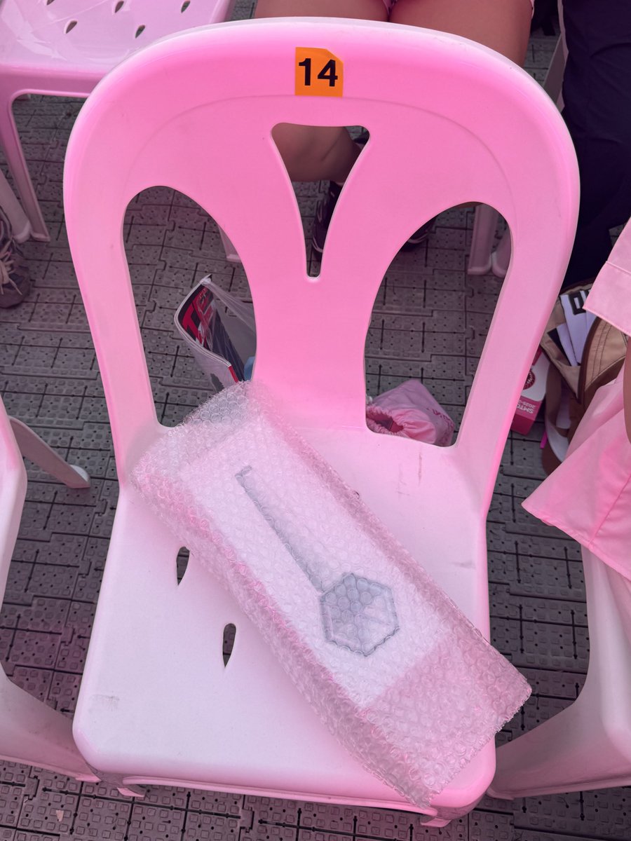 best_in_seoul's tweet image. นัดรับแบบเดินวางตามที่นั่ง ลคให้วางนะคะของถึงมือปลอดภัยดีไม่มีใครจุ๊บ 😂