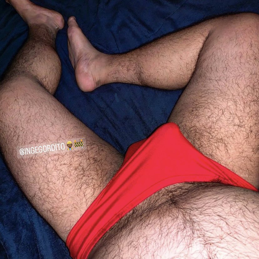 menundiespotter's tweet photo. 🔥 La #trusa no es para tímidos… es para el macho que sabe provocar como el @IngeGordito. Ese #bulto marcado nos roba la atención sin pedir permiso 😈
¿Eres #TRUSERO y te gusta prender el ambiente? Apóyanos, dale RT y presúmenos tu #trusa 📸
#TrusaRoja #TrusaLover #Truseros #MachosConEstilo #BriefAddict #TeamTrusa 🔥😏