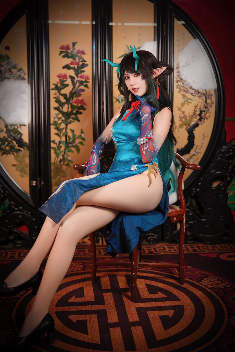 *Cosplay
シー🐉

#cosplay  #Arknights  
#コスプレ #アークナイツ 
#シー 
#太もも晒すとフォロワー増えるって聞いたんですが