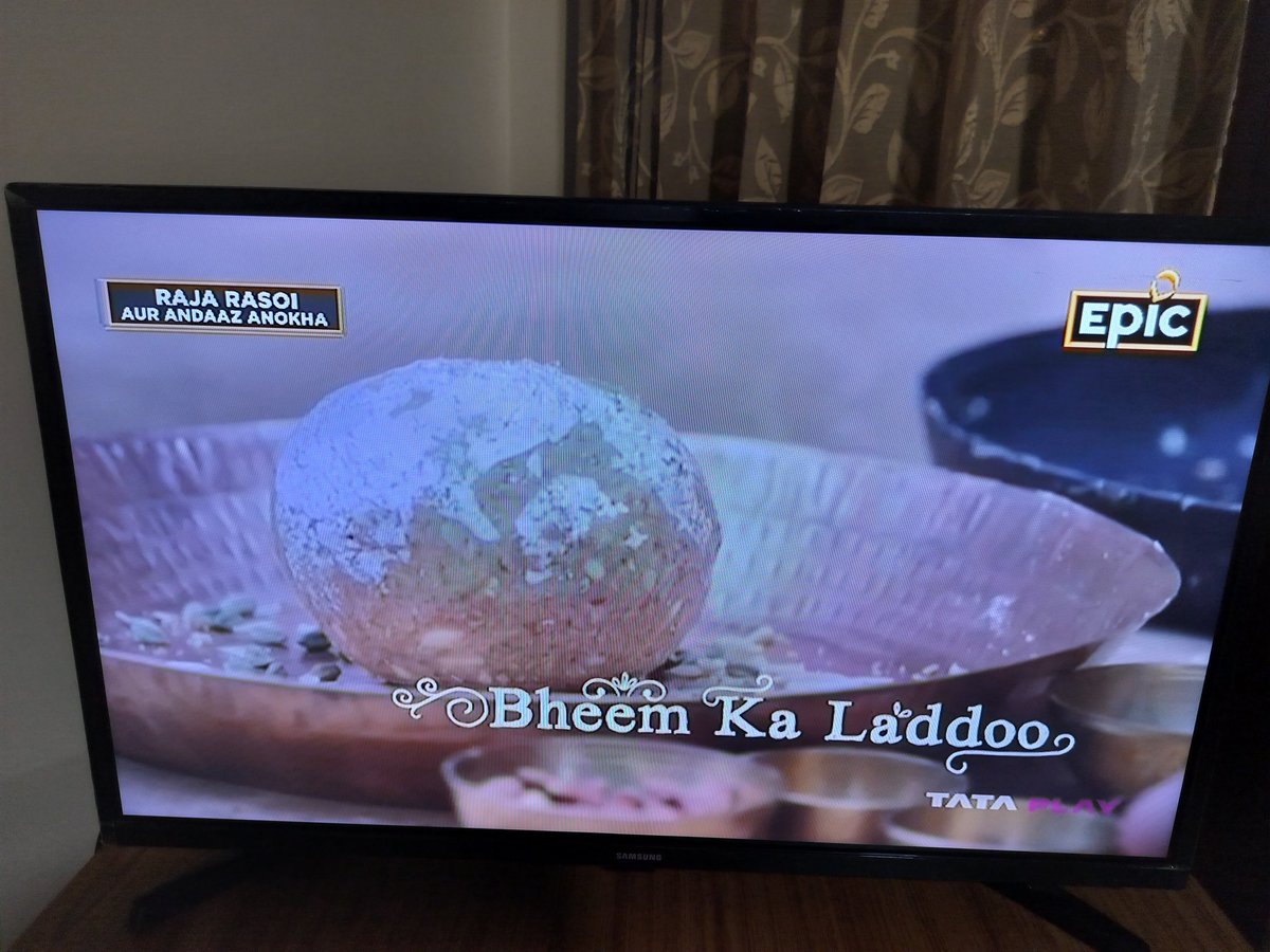 upasanabhat's tweet photo. I don't think I had seen this episode. This show always makes me smile despite difficult circumstances! I can watch the repeats endlessly! Thank you @ranveerbrar @immanwendra #rajarasoiaurandaazanokha
Epic is such a wonderful channel! @EpicChannelIn https://t.co/VcQY0FBxT0