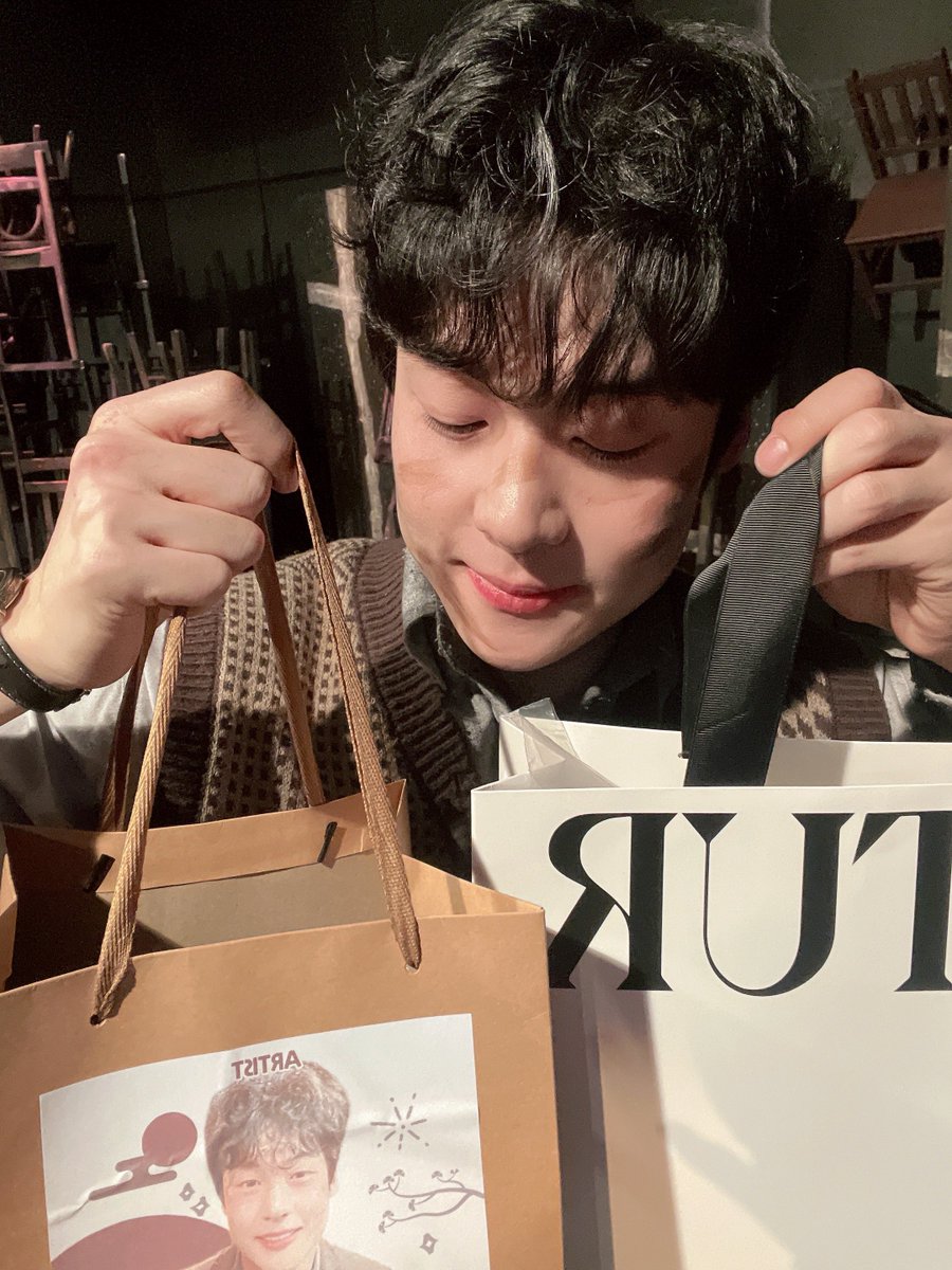 turnon_whatever's tweet photo. 260218 
민호가 너무 귀여워서 밥 멕였습니다 . . . https://t.co/7n5OsXBSCy