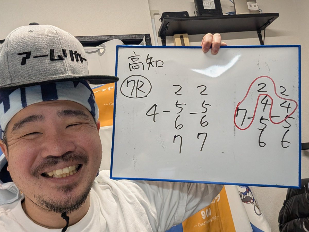 namaichi's tweet photo. よーーーし🤩
やっっっと取った〜〜〜㊗️㊗️㊗️
４枚で合わせ万車券🍺🍺🍺

順三さんなつこさんやっっっと取れました😭

準決勝３タテで勝ちます！！

一緒に高知ミッドナイト競輪を楽しみましょう💩

https://t.co/Fcynle2M8K https://t.co/HDZ5tlwtye