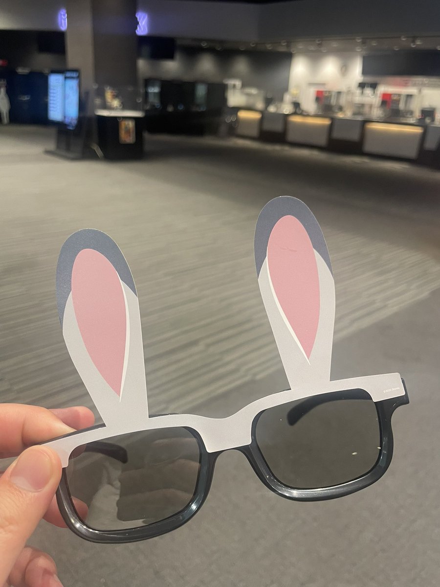 ズートピア 3D版4DX観てきた！MX4Dも良かったけど4DX版は3倍くらい動いてこっちの方が好きだったかも
車のシーンで毎回ぶっ飛ばされるかと思った