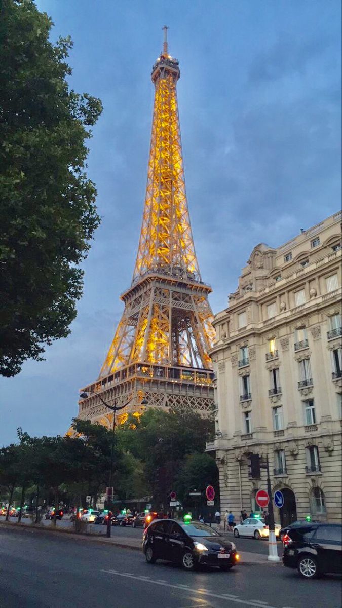 prokt0r's tweet photo. I love this view because it feels like Paris is literally glowing in front of you — one of those “life is actually kind of bullish” moments you want to snapshot forever. @DataHaven_xyz