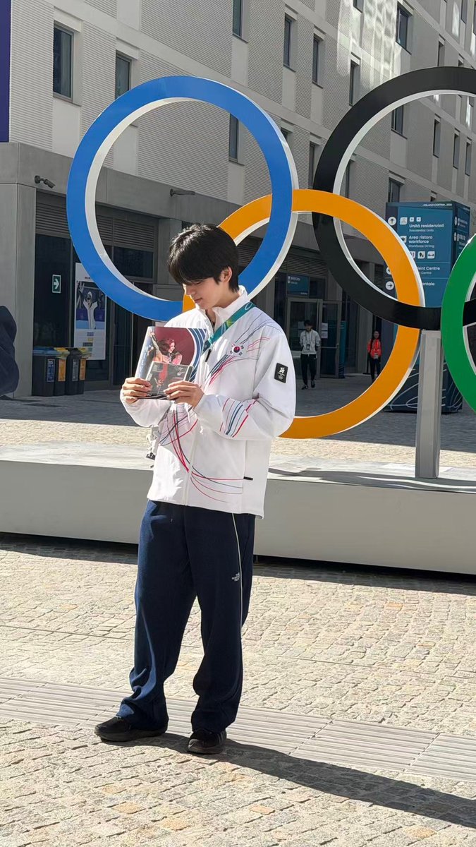 received the loco album🥹