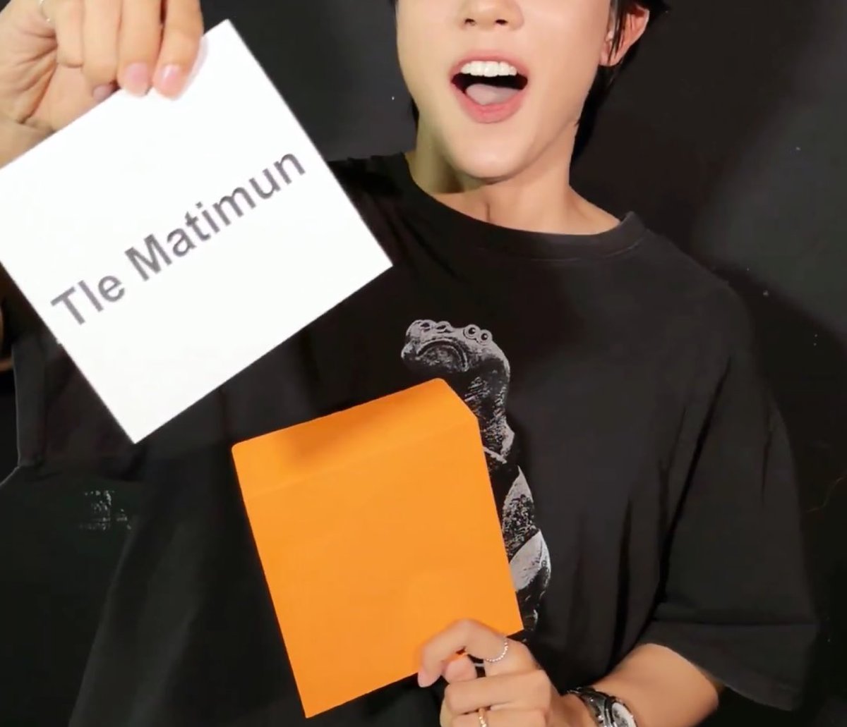 มึง, ทุกคนเงียบบบบบ กุเจอแล้วคนที่จะทุ่มเทเพื่อสีส้มที่สุด อ๊าดดกดกดกกกกกกกกกกกก เติ้ลเฟิร์สวันอยู่สีเดียวกัน มึงงงงงงง😭😭😭😭😭