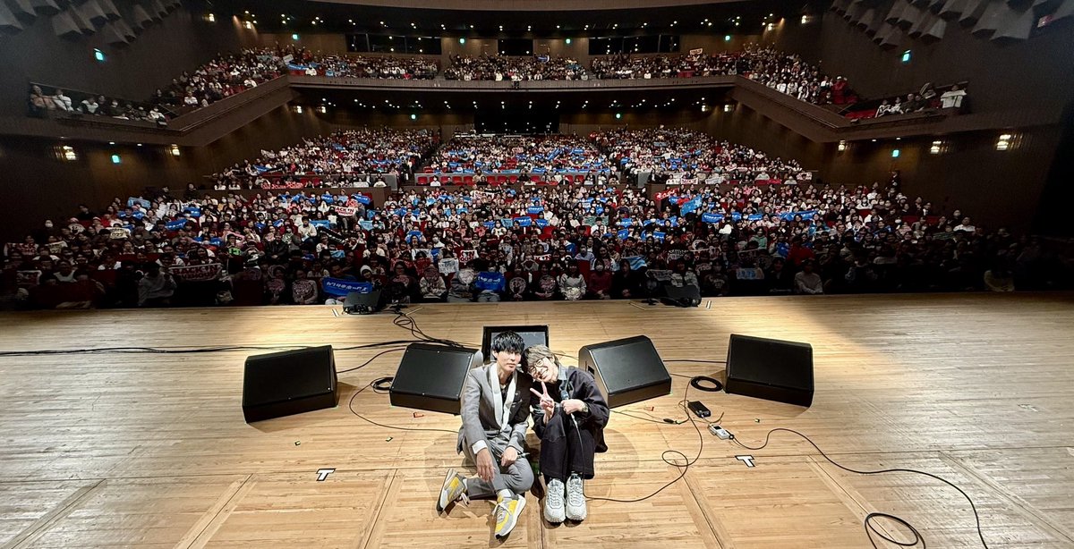 014014_staff's tweet photo. 大石昌良×川崎鷹也
フェスティバルホールにご来場の皆様、スタッフの皆様、誠にありがとうございました！

二人のコラボ、いかがでしたでしょうか😃

またお会いしましょう🙌
#大石昌良 #川崎鷹也 https://t.co/TkZ2GHKrou