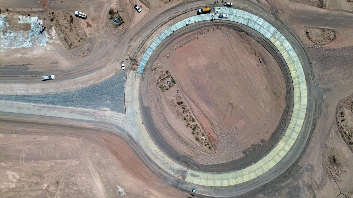 Mingabinetenqn's tweet photo. Avanza la segunda rotonda del bypass de Ruta 7

Esta obra es clave para mejorar la circulación y reforzar la seguridad en un sector de alto flujo vehicular como es la región Vaca Muerta.
Leer más👇
https://t.co/ZSBsFsVAUV https://t.co/yD6gQ4MIeZ