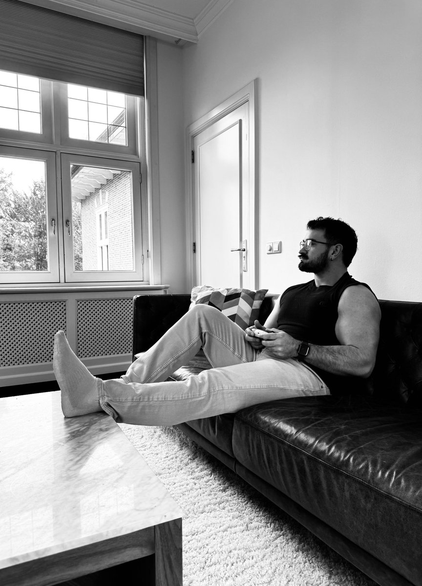 BurnsDallin's tweet photo. How about we order some food. Play some MarioKart. And stay in for the night? #gaymuscular #gaymer https://t.co/HyBOWHQf3x