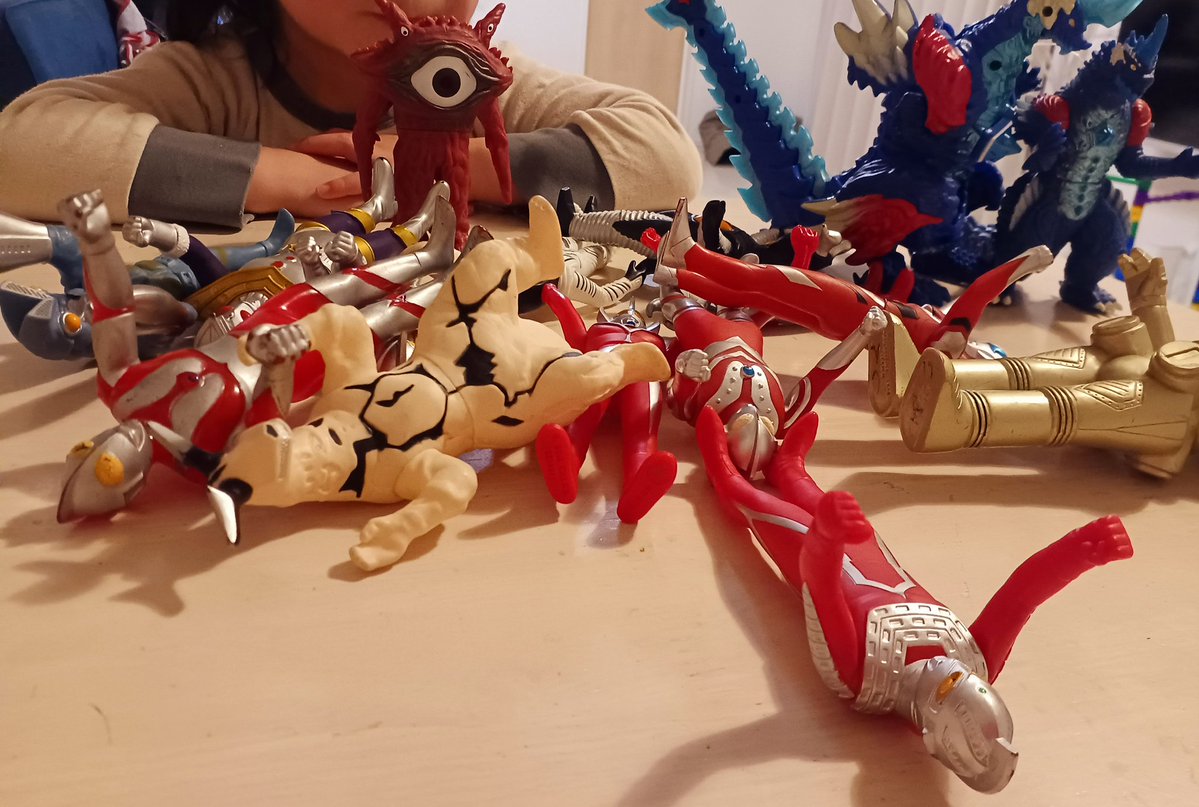 昨日の「未確認社会性物体」でも話しましたが、
今日は甥っ子くんを保育園までお迎えに行ってきたよ。

中沢健の甥っ子くんと、
ガイガン山崎の甥っ子くんの共演イベントは果たして実現するのか？