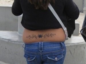 xlalamyla's tweet photo. i love low rise jeans but im scared of my back looking like this oh my god https://t.co/GZiXjHIRjN