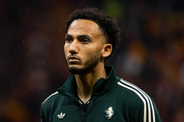 Lloyd Kelly foi alvo de insultos racistas por parte da própria torcida da Juventus após a partida contra o Galatasaray. 

Frases como "volte para o zoológico" foram proferidas contra o zagueiro. 

Atos nojentos. Toda nossa solidariedade a Kelly e que sejam punidos os responsáveis