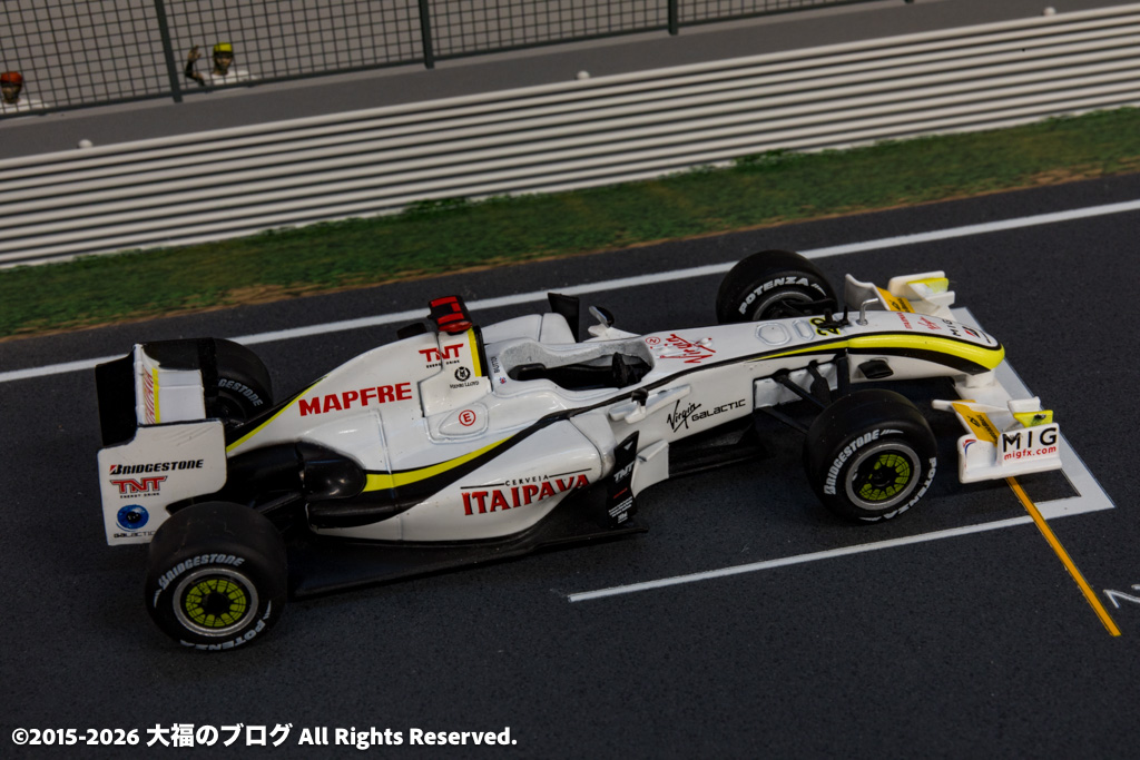 MSP_PiPi_san's tweet image. ブラウンGP BGP001（2009年）

2009年の大幅レギュレーション変更で、一気にトップを独走した、ホンダRA109になるはずだった、ブラウンGP BGP001

今年も大変革の年　中段や下位からのし上がるチームが現れるのか！？
motorsport-photography.net/1-43-brawngp-b…