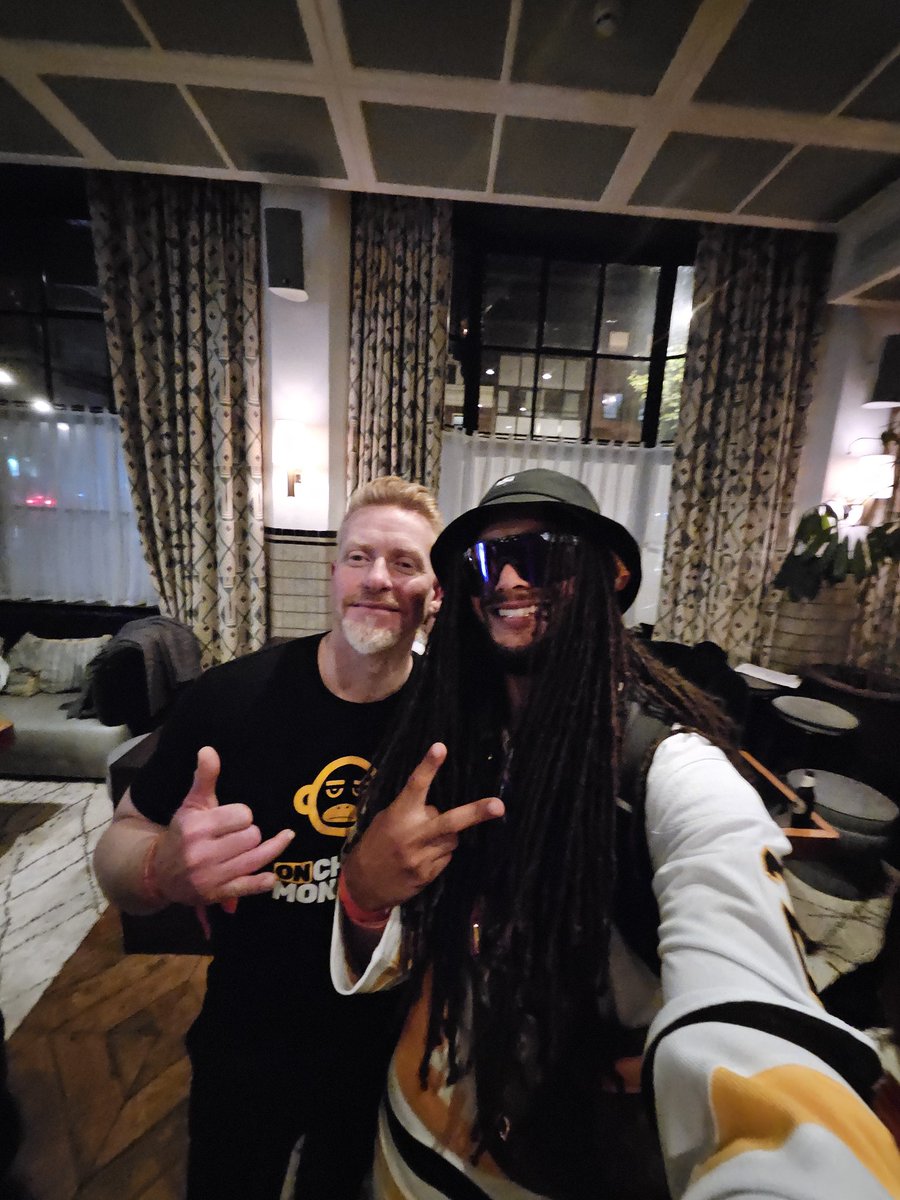 James (Posted) 🛸 tweet media