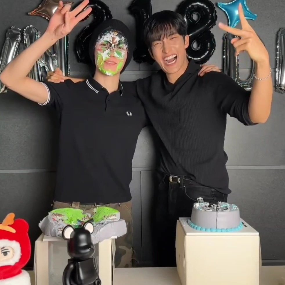 🎧 (@vernonsource) on Twitter photo 