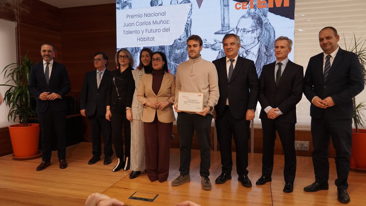 CETEM_CT's tweet photo. ¡𝐉𝐨𝐫𝐠𝐞 𝐏𝐞́𝐫𝐞𝐳 𝐏𝐨𝐥𝐨, 𝐠𝐚𝐧𝐚𝐝𝐨𝐫 𝐝𝐞𝐥 𝐏𝐫𝐞𝐦𝐢𝐨 𝐍𝐚𝐜𝐢𝐨𝐧𝐚𝐥 𝐉𝐮𝐚𝐧 𝐂𝐚𝐫𝐥𝐨𝐬 𝐌𝐮𝐧̃𝐨𝐳! 🏆

Muchas a gracias a todos por hacer posible la Primera Edición del Premio Nacional Juan Carlos Muñoz.

#CETEM #PremioJuanCarlosMuñoz https://t.co/EqDpsThPDQ