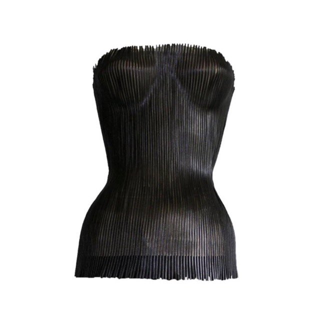 eve for vibe magazine in a ss01 gucci by tom ford waxed lacing bustier (2001) 💣