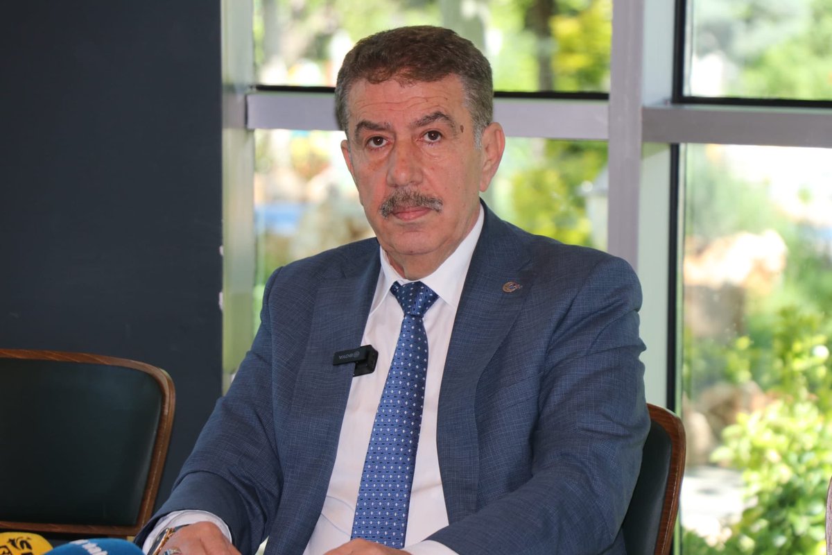 "Gönüllerin huzur bulduğu, ellerin semaya açıldığı bu mübarek ayda dualarınız kabul, sofranız bereketli olsun. Hoş geldin ya Şehr-i Ramazan."
Fatih Cantürk