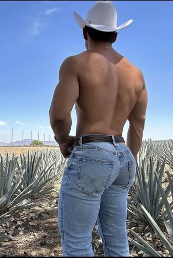 Chillchaoss's tweet photo. Girls,
Left or right?? https://t.co/PgFyzOaVHc