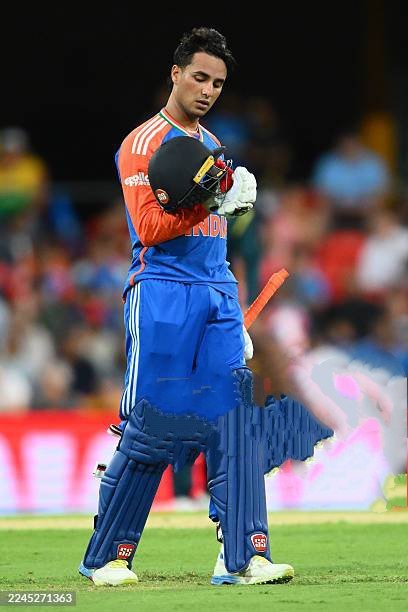 👉T20 के बादशाह अभिषेक शर्मा 3 मैच और लगातार 3 (0,0,0)ज़ीरोज👀👀
सुनने में अजीब तो लग रहा है लेकिंग से सत्य है
T 20 वर्ल्ड कप में भारत अभी तक 3 मैच खेला है उस तीनो मैच में अभिषेक शर्मा जी ज़ीरोज़ पे आउट ,

ऐसा लगता है कि किसी ने जादू टोना के दिया है इतने अच्छे खिलाड़ी पर।