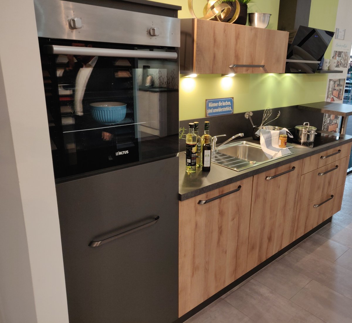 inOneKuechen's tweet photo. Entdecke unsere moderne und platzsparende Küchenlösung – perfekt für jedes Zuhause! 🌿✨ Hochwertige Materialien, stilvolles Design und clevere Details machen Kochen zum Erlebnis.
➡Hol dir den Look nach Hause- https://t.co/4FRwskytE4

#Küche #Küchendesign #Kücheninspiration https://t.co/FOGQFS03Wa