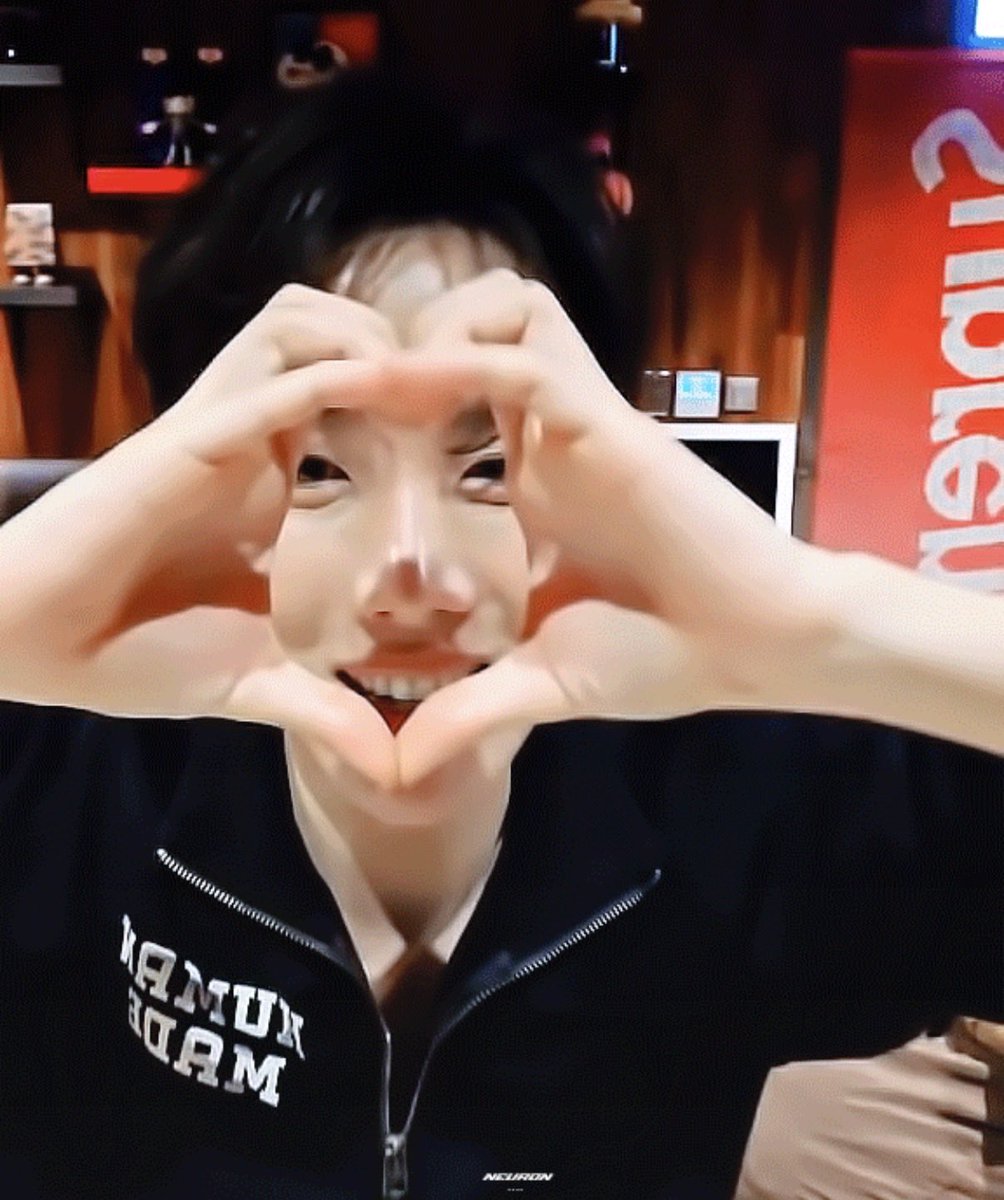neuron218's tweet photo. 🫶🏻 #제이홉 https://t.co/1M3U1ka26y