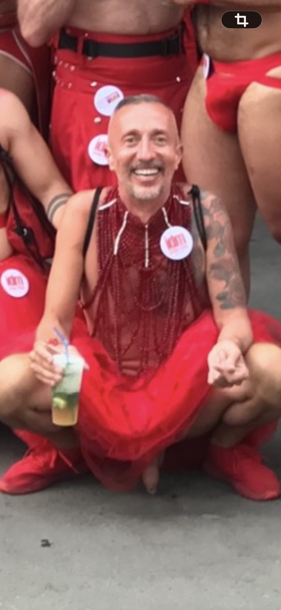 Quand tu poses pour le souvenir et que tu t’aperçois après la petit détail qui pend