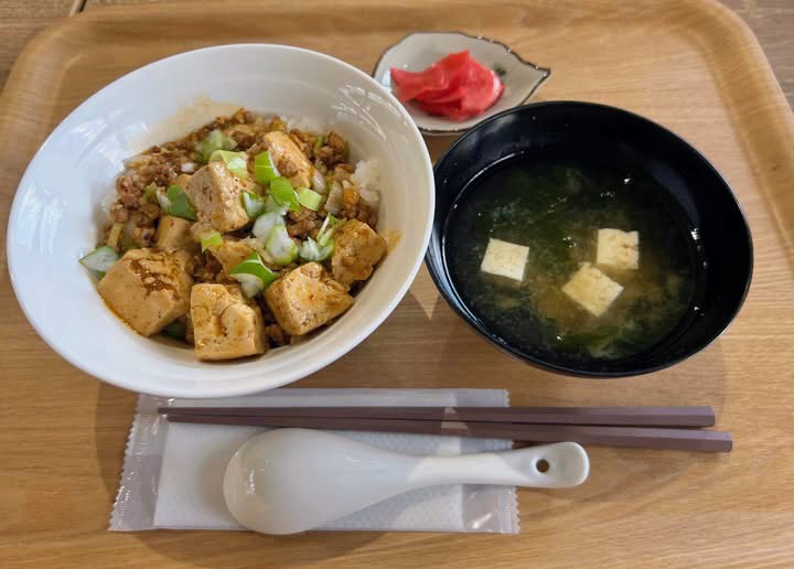 ContadinoT's tweet photo. 今日の #日替わりシェフレストランでんパラ は #こんたでぃーの遠野 が担当でした👨‍🍳
今日はサービスday『 #ワンコインどーん』 の日。テイクアウト含めたくさんのお客様に来ていただきありがとうございます♪︎
次回は明後日から金曜日と土曜日と担当となっております。よろしくお願い致します✨🙏 https://t.co/mNwmE021xC