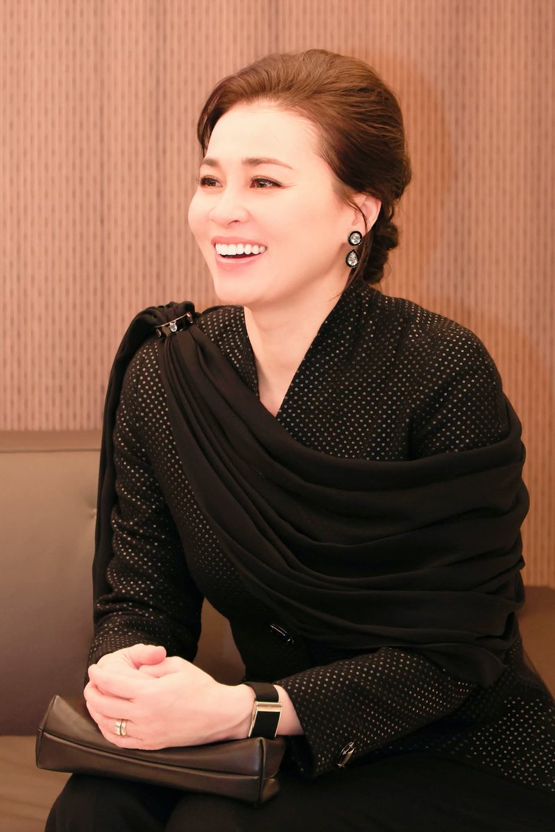 ความสวยจากอิตาลีส่งตรงมาถึงไทยแล้ววว และความคิดถึงก็จะส่งตรงจากไทยไปถึงอิตาลีเช่นกันนะคะ ขอให้สนุกกับการไปดูโอลิมปิกฤดูหนาวนะคะ รักสมเด็จฯที่สุด 💜✨🫶🏻