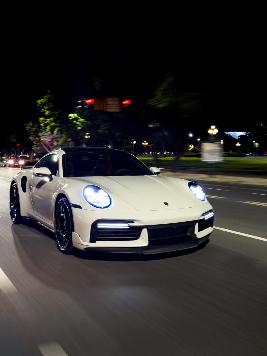 Buenos Aires de noche se pone mucho más linda con una 911 Turbo S paseando👌🏻