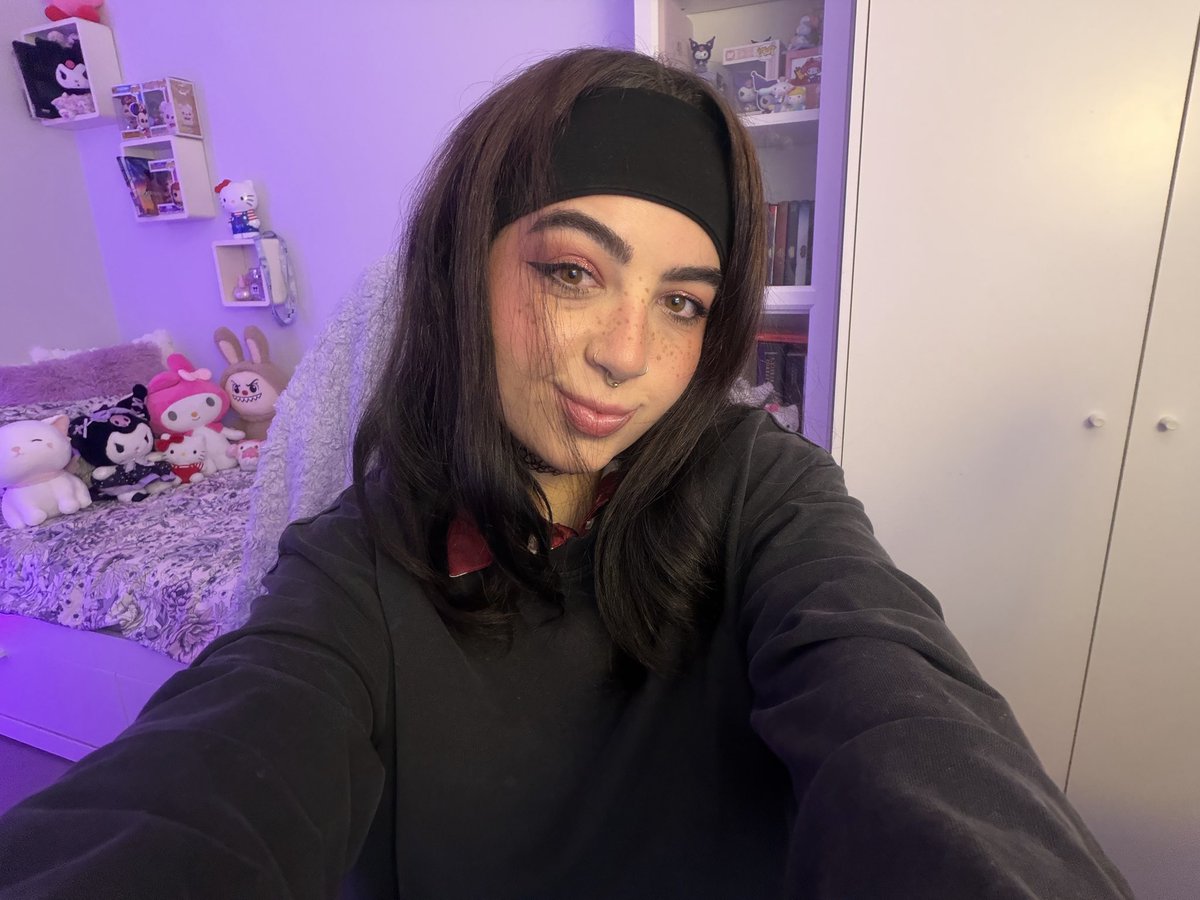 r 𓆩ᗢ𓆪 ☁️ tweet media