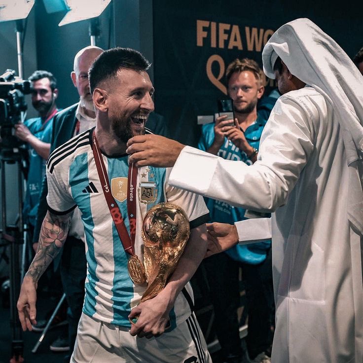 MessiLeoBrasil_'s tweet photo. Muito de vocês não se importam realmente com o racismo, Vocês apenas encontraram uma desculpa para envolver o Messi nisso.

A copa do mundo realmente arruinou a saúde mental de vocês. https://t.co/EnMOYyKKM9