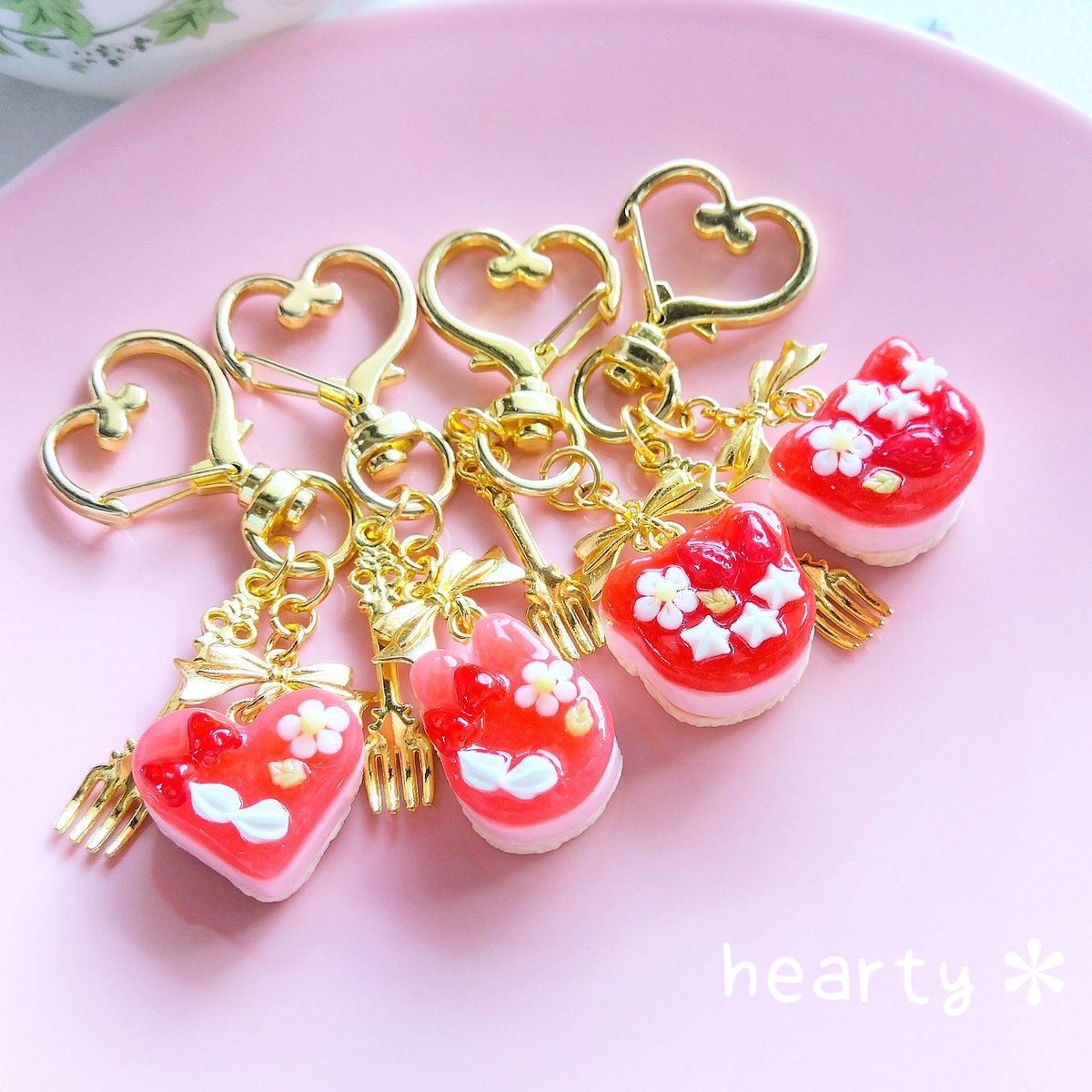 いつも♡やRPをありがとうございます💖

🐻ちゃんのクリームソーダや🐰ちゃんのグラデーションケーキ🍰、苺のレアチーズケーキ🍓など♡
♡HANDMADE MARCHÉ♡
POPUP SHOP
ルクアイーレ大阪１階イベントスペース
に出品中です💕
2/19㈭最終日もステキなご縁をお待ちしております💖
#ハンドメイドマルシェ