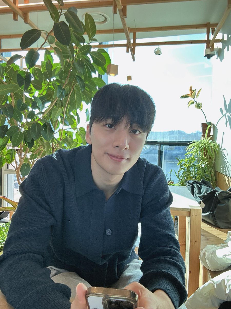 차카니표정 형째..... 너네 함께해.....