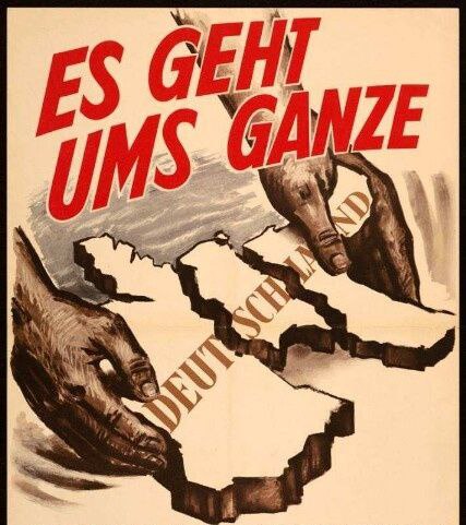 VERGESST DEN DEUTSCHEN OSTEN NICHT! 

Deutscher Osten

Über ewig deutschem Land
weht des Feindes blut'ge Fahne.
Oh,daß sie an Mord und Brand
ständig das Gewissen mahne!

Dort,wo ich geboren bin,
hat man uns davongetrieben.
Aber tief im Herzen drin
ist das Heimweh mir geblieben.