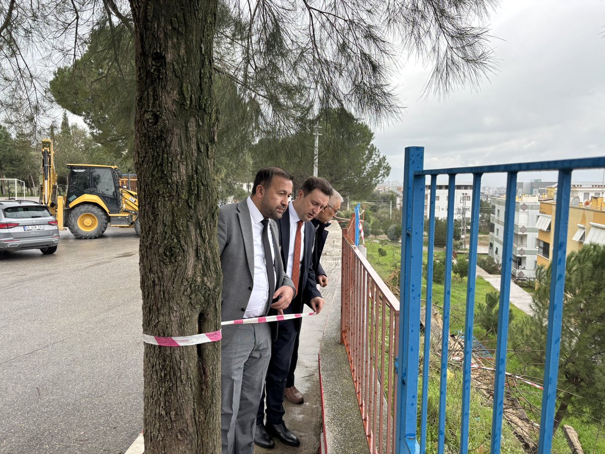 İl Milli Eğitim Müdür Yardımcısı Muhammet Çetin ve İlçe Milli Eğitim Müdürümüz Serdar Dincer, İş Sağlığı ve Güvenliği uzmanları ile birlikte Şehit Sevda Güngör Anaokulu Turgutlu Anadolu Lisesini ziyaret ederek yürütülen çalışmalar hakkında yerinde incelemelerde bulundu.