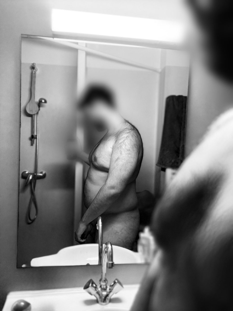 frbear_'s tweet photo. Une bonne douche apres le sport 😮‍💨🐻🚿 https://t.co/NcPiybwI6f