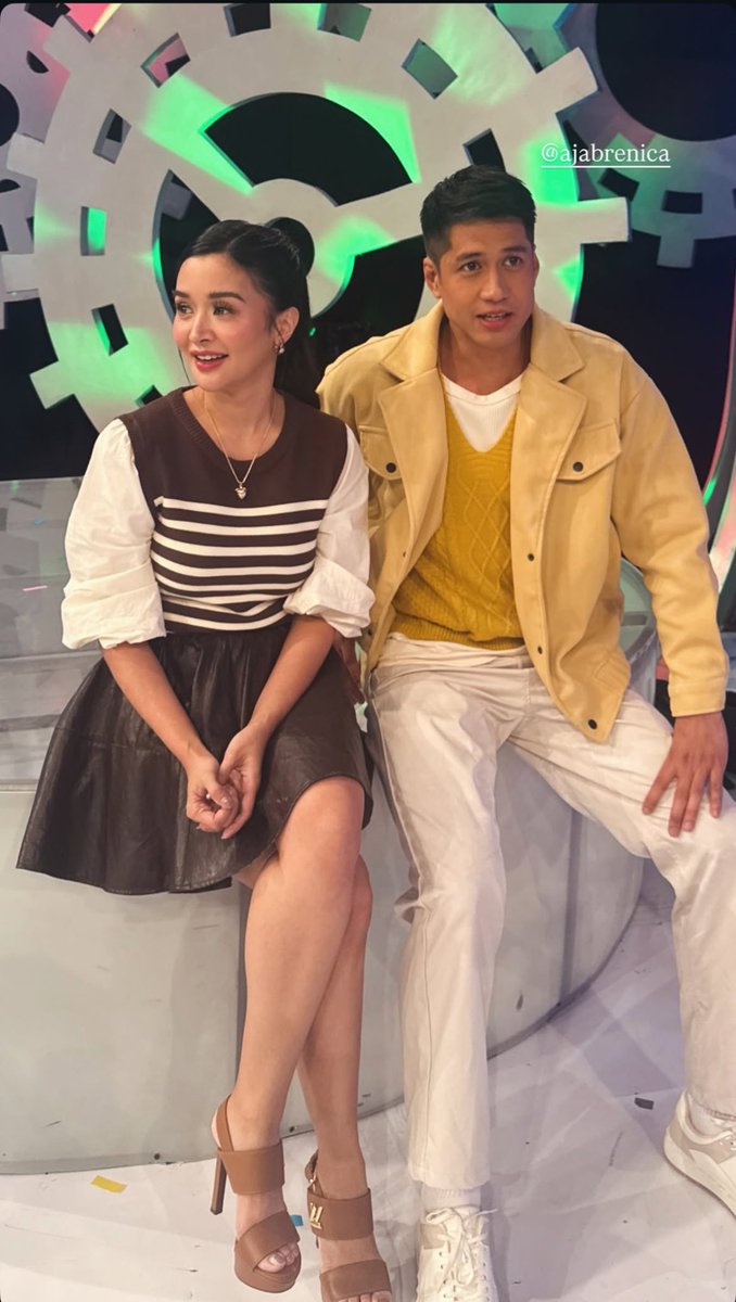 ALKRISiansRule's tweet photo. The spark, the kilig and the chemistry is still the same. Walang kupas! Ang tibay nyo, AlKris! Mahal na mahal namin kayo kahit may sarili na kayong families. Ganun pa rin, stronghold ALKRISians! ❤️❤️❤️ https://t.co/gfNKKgqNSo