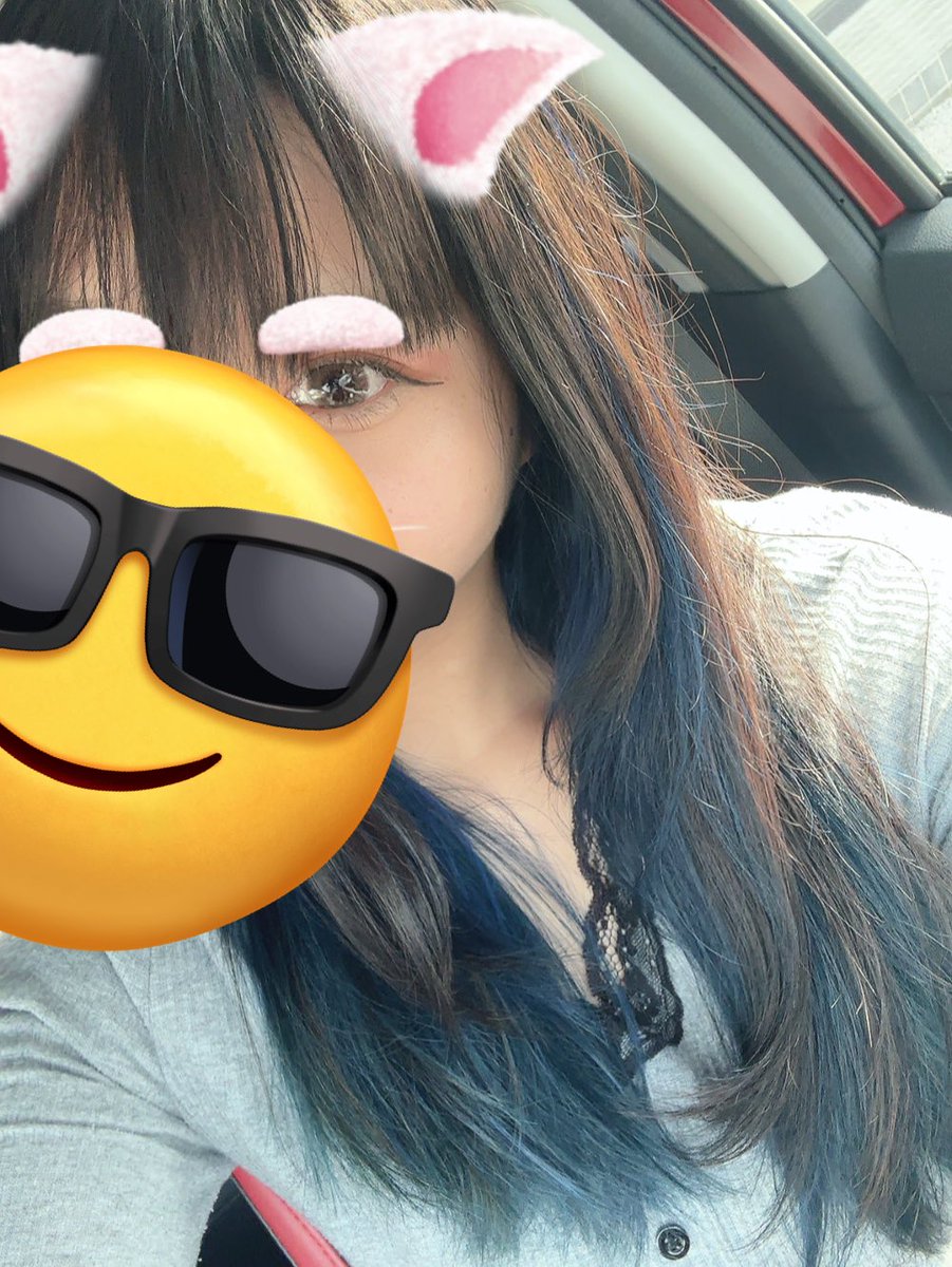 Sol___29's tweet photo. インナー青に���ちゃくちゃ戻したい、、。
髪痛むしすぐ色落ちするからキープ難しいんだよな、、 https://t.co/Dg2jv71Naw