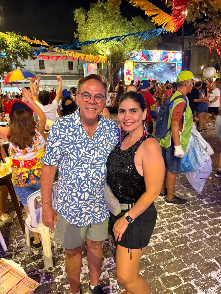 Terça-feira com “de tudo um muito”: almoço com frevo; índios; Bloco da Saudade; retorno para casa de barco; shows de Isadora Melo, Martins, Pato Fu e Alceu Valença. Agora tudo volta ao normal (?). 🎭