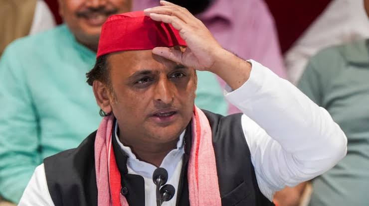 अखिलेश यादव की पार्टी समाजवादी पार्टी देश की तीसरी सबसे बड़ी पार्टी है 

और योगी आदित्यनाथ जी कह रहे हैं कि अखिलेश यादव का कोई फ्यूचर नहीं