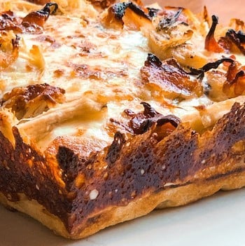 You asked, we delivered! 🍕 Our Pizza - Cheese is an undeniable fan-favorite. With cheese stretched to the very edge, you'll savor every bite - crust included! 😋 #PizzaLove #BarleyHouseTavern #NoCrustLeftBehind