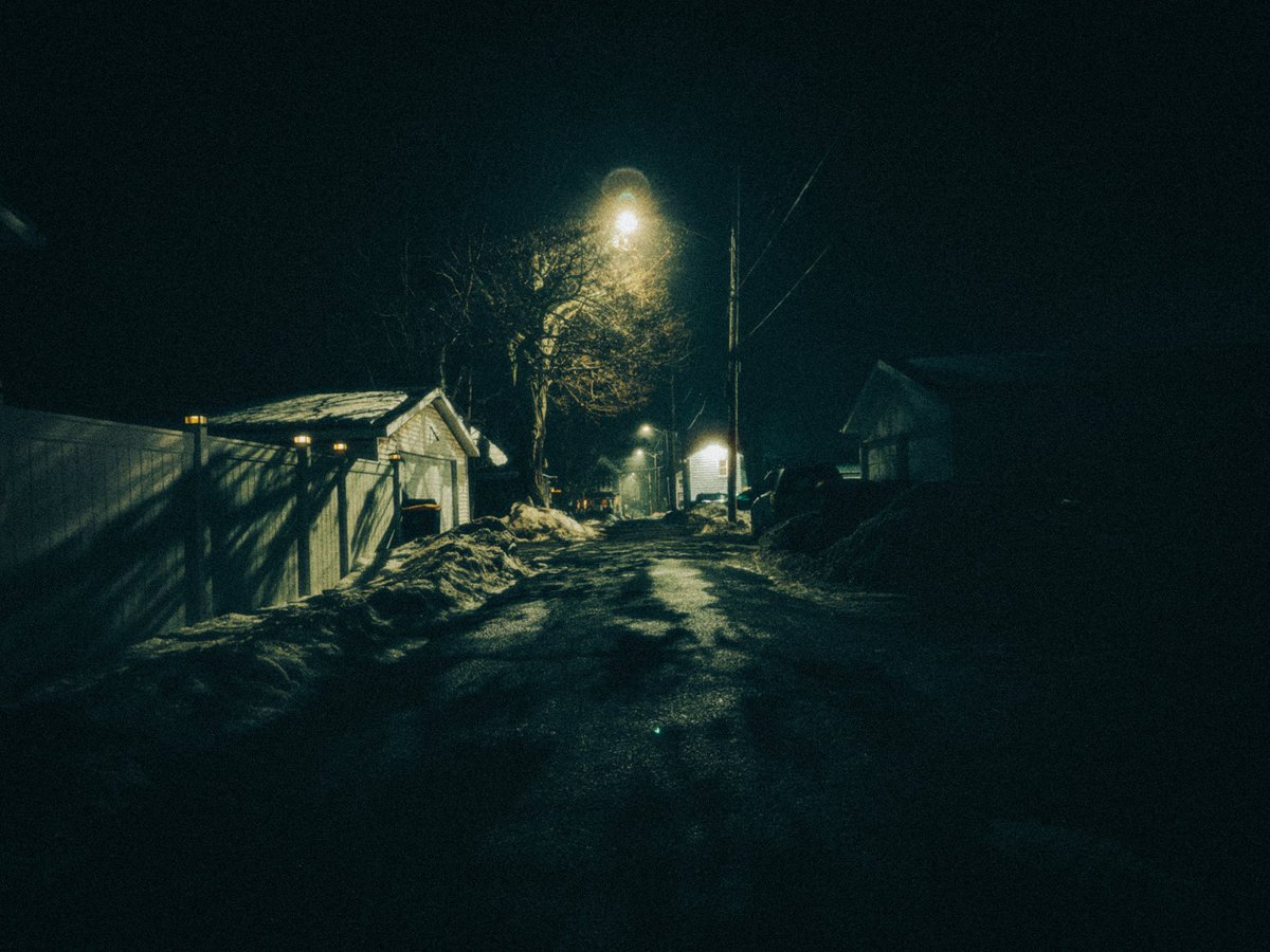 Cinematic.
iPhone 17 Pro Max
Ratio: 4:3
Custom Colorgrade / LUTS.