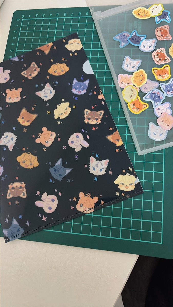 こんにちは   生きています
明日 Kアリのどこかでシール交換をしましょう（クリアファイル付き）
どこかでひっそりシール交換ゼロズ