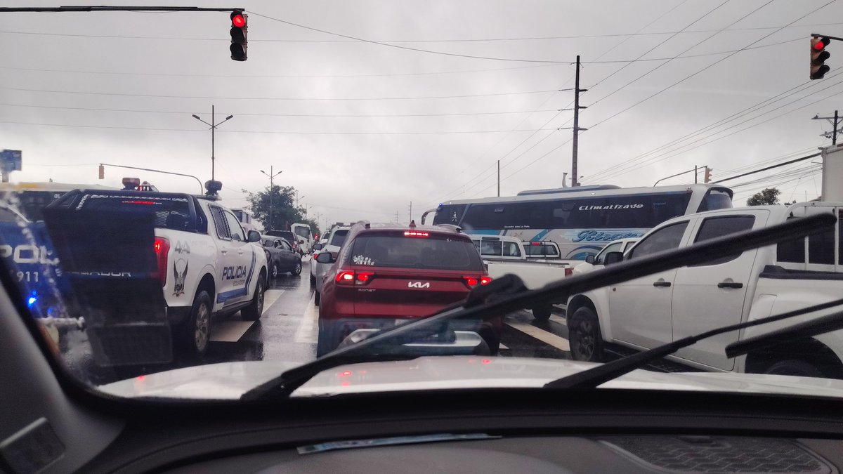 AndresCoronelEs's tweet photo. @ATD_Duran Tráfico en la altura de terminal terrestre se Durán https://t.co/oJVs8FJsEN
