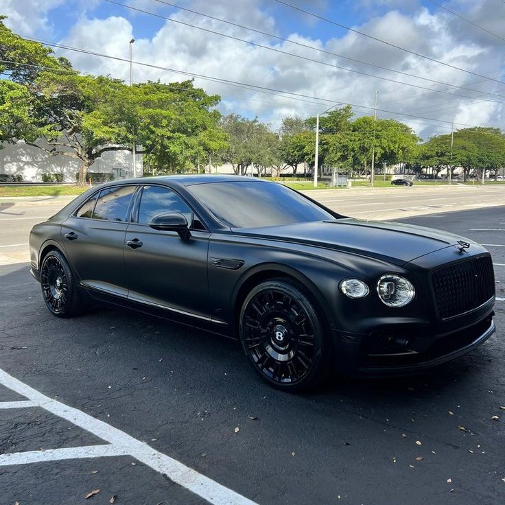 autochat360's tweet photo. Black Bentley Flying Spur🔥 https://t.co/DN7ZutyFjE