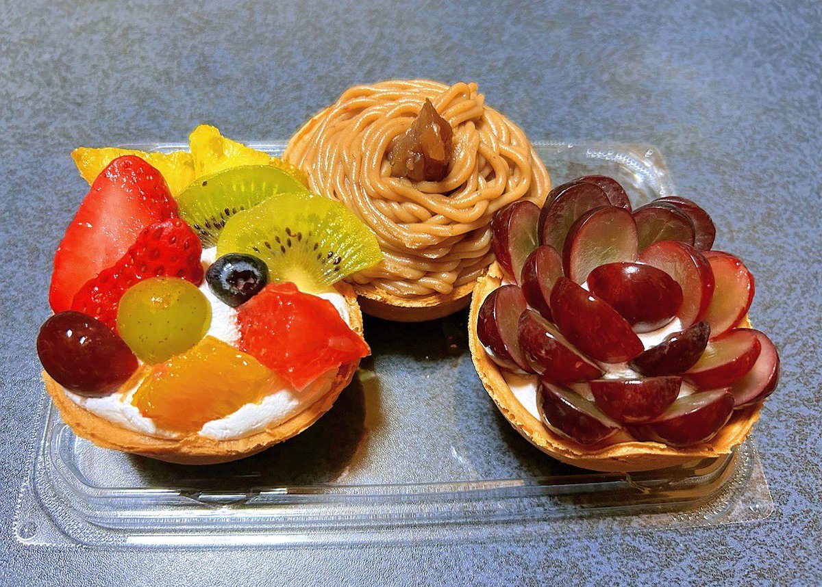 BeBe_Oimo's tweet photo. お誕生日
今年も足長おじさんから
ケーキ届いた(*´°`*)ｳﾏｳﾏ

晩御飯はグラタンとお肉
パパにもタルトかってもらた ꪔ̤ https://t.co/aA8JxQasES