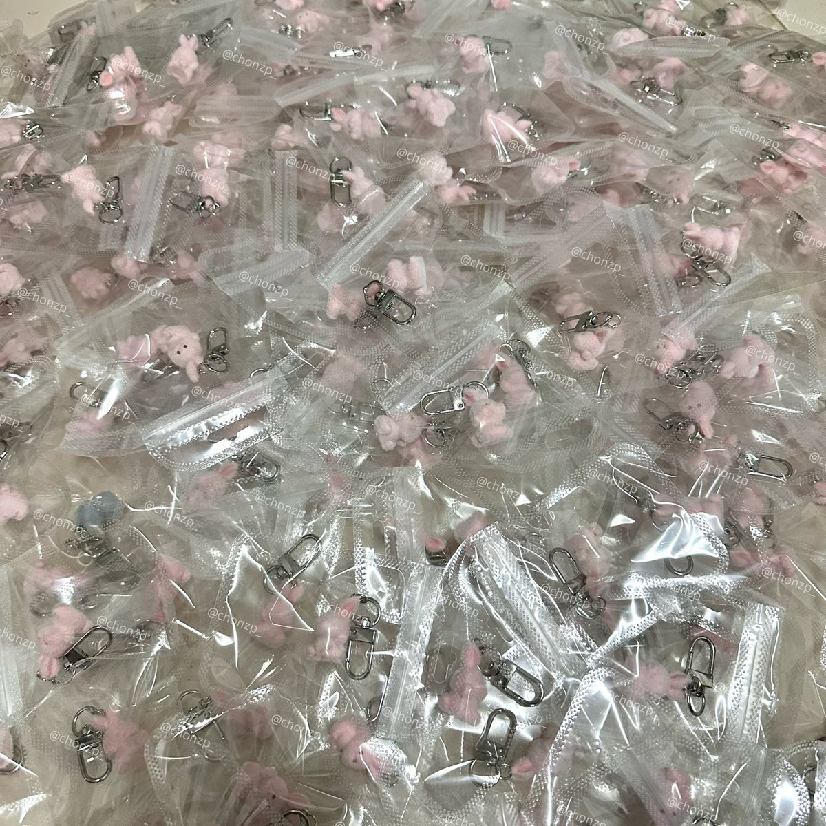 chonzp_'s tweet image. น้องแจมแม่มาแร้ว มาช้าแต่มานะ แจก keyring กระต่ายแบบแจมิน 1 ตุว สำหรับคนเทรนด์แท็ก 

ติดแท็กในเมนชั่นได้เลยค่า สุ่มจากเมนชั่น 
⭐️ส่งให้ฟรี

JAEMIN FOR LEE JEANS 
#JAEMINxLeeJeans 
#JAEMIN_LeeAPACAmbassador