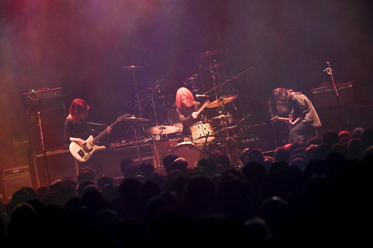 hitsujibungaku's tweet photo. [Thank you!]

『Wet Leg Japan moistourizer 2026』
📍豊洲PIT
 
＜Setlist＞
1. mother
2. doll
3. いとおしい日々
4. 砂漠のきみへ
5. Burning
6. honestly
7. more than words
8. 愛について
9. Addiction

▽ 羊文学全集はコチラ
https://t.co/QJQUWOI1z2 https://t.co/Sx5BKBrDew
